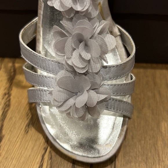 Kenneth Cole Sandals - Picture 4 of 11